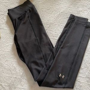 Size medium black under armour leggings